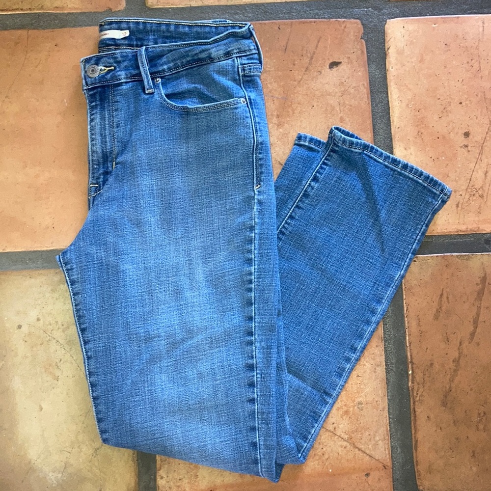 Levi Mid Rise Skinny Jeans